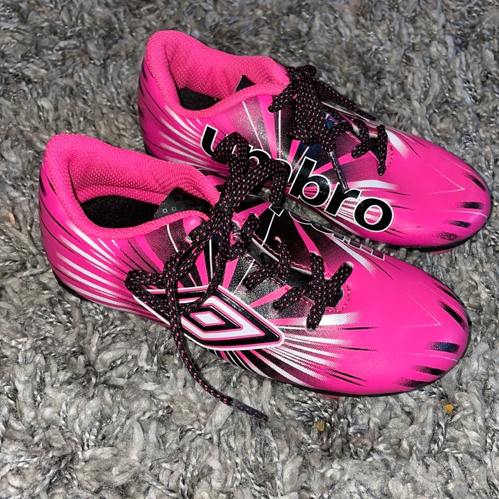 ⚽️Pink Umbro cleats